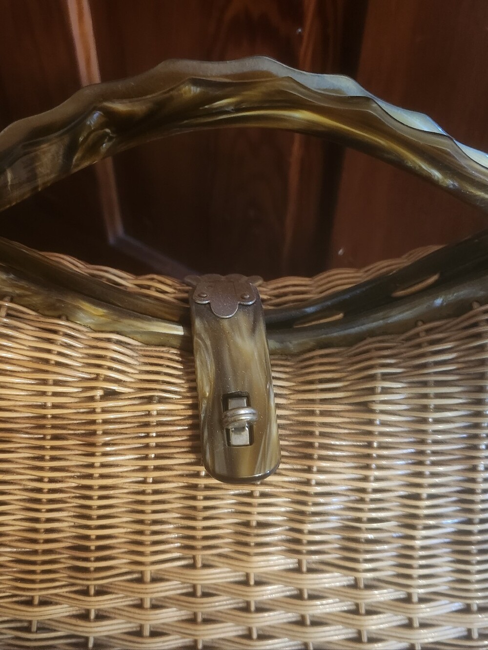 Vintage Raffia Handbag With Double Lucite Handles - Picture 2 of 10